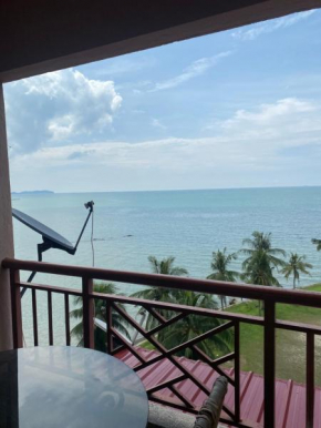 Studio Apartment W Seaview Netflix